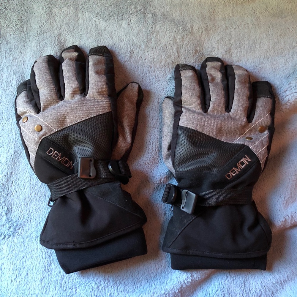 Snowboarding gloves